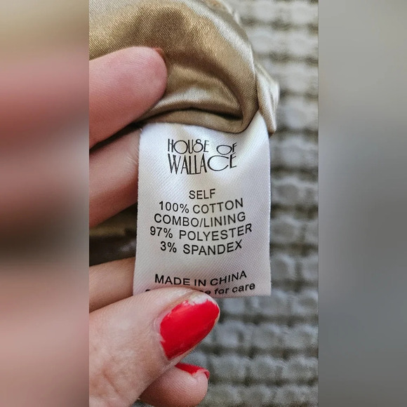 House of Wallace khaki v neck cropped top. Size XS - Picture 6 of 7